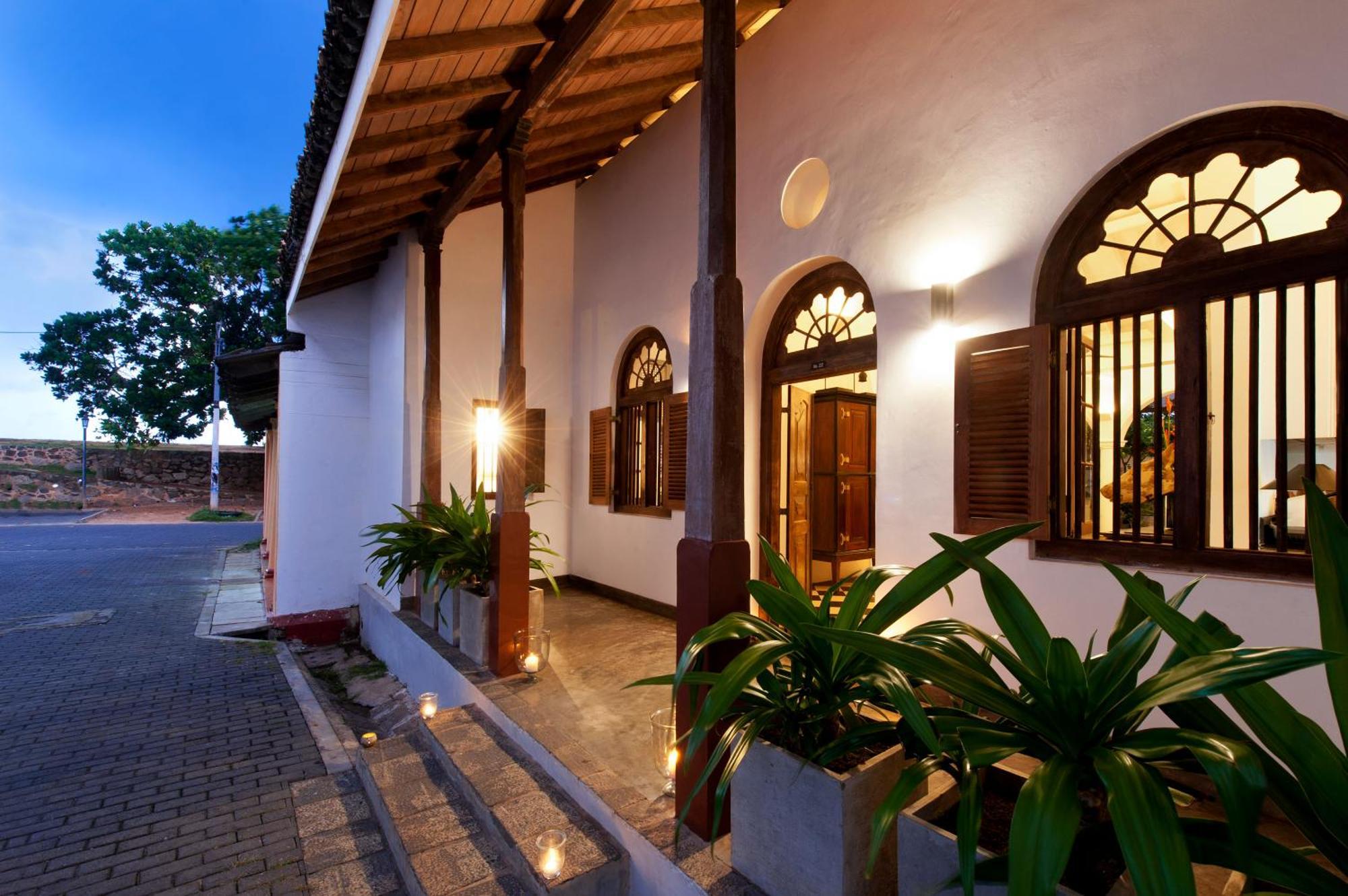 A 03 Bedroom Villa In Galle Fort With Roof Terrace & Pool Kültér fotó