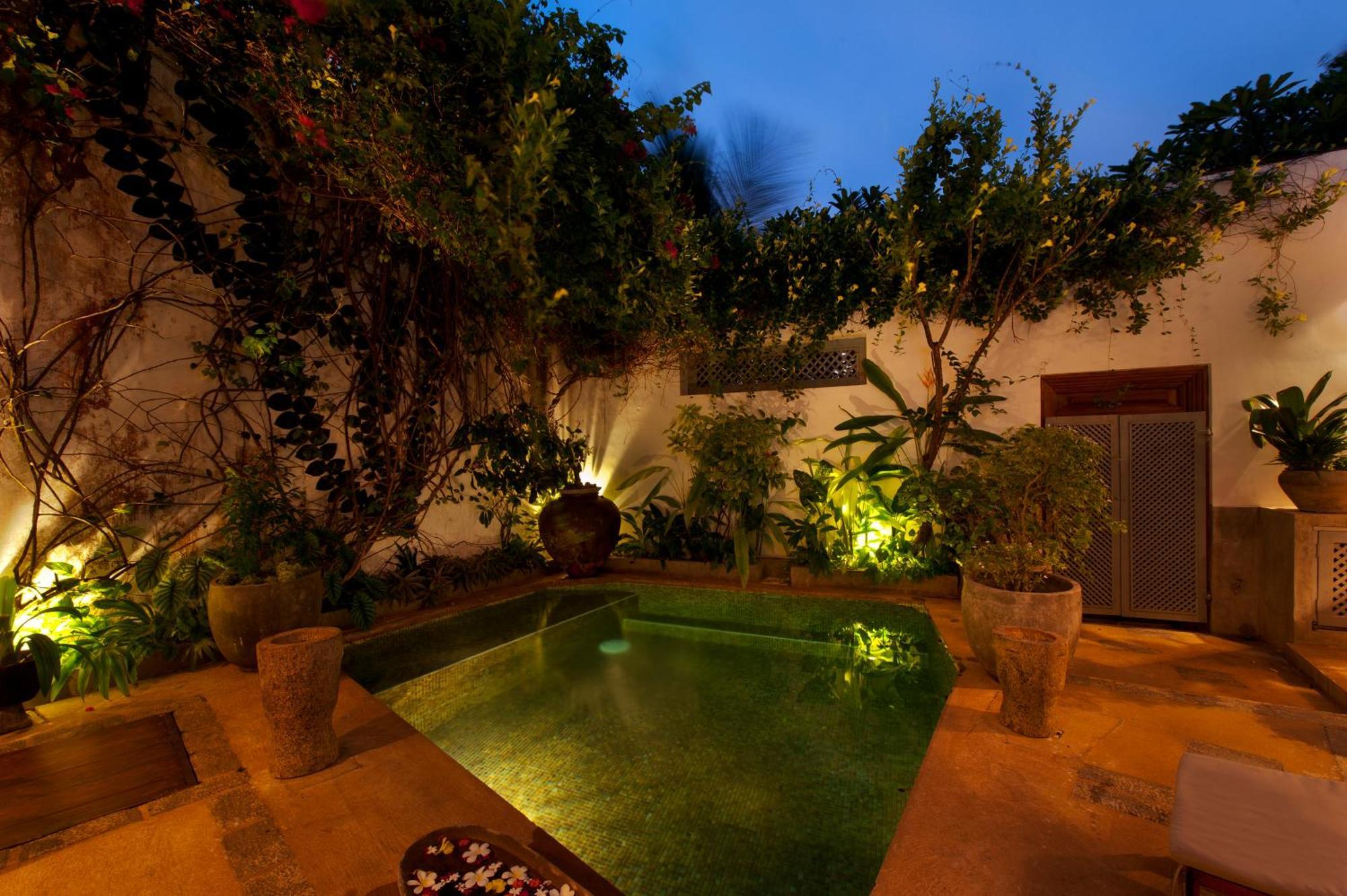 A 03 Bedroom Villa In Galle Fort With Roof Terrace & Pool Kültér fotó